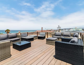 Fantastic Mission Beach condo steps to the Beach